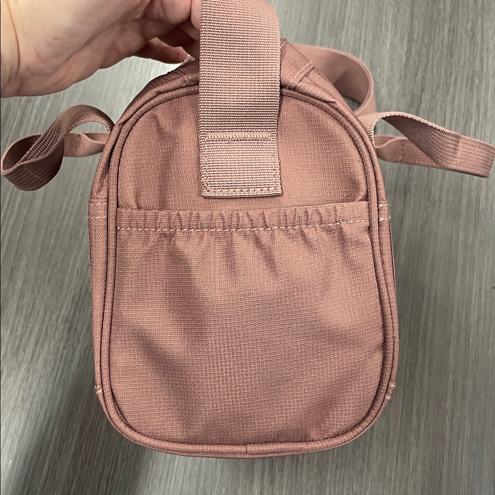 gymshark mini holdall bag  brick brown - Picture 3 of 13